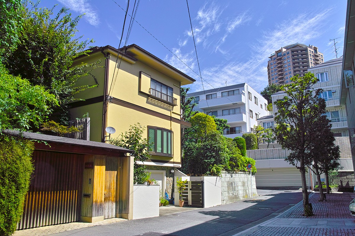 Ландшафт жилого района Motoazabu, токио Minato-ku. Эта область - область холма, расположенного на юге Роппонги. Токио. Япония
