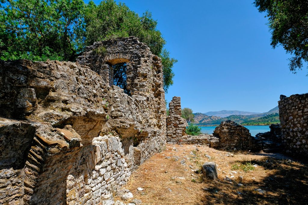 Бутринти, крепость, руины, ЮНЕСКО, Саранда , Албания, камень, стены, природа, путешествие, море