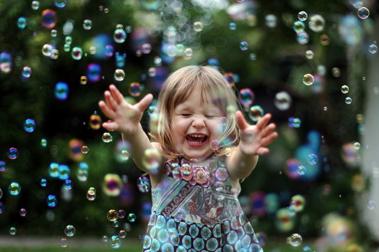 ребенок, мыльные пузыри, путь к успеху