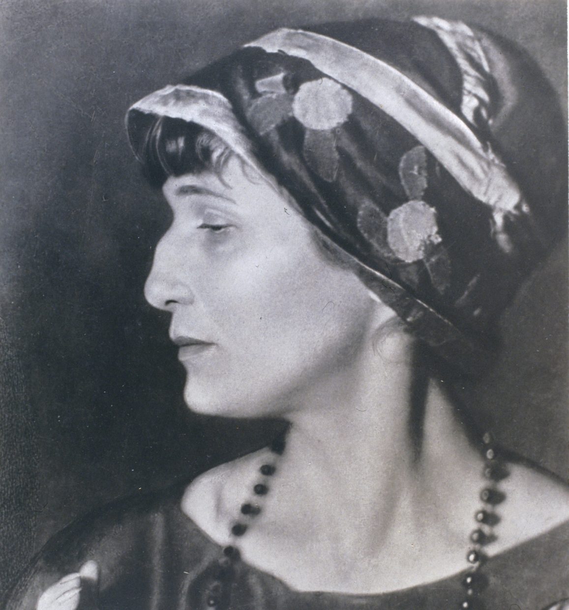 Анна Ахматова, профиль