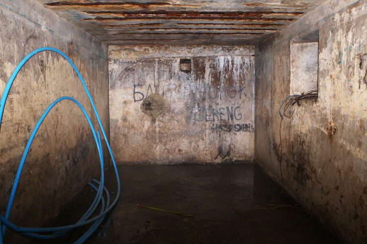 Подземелья в Украине, загадочный бункер, легенды, Ровно