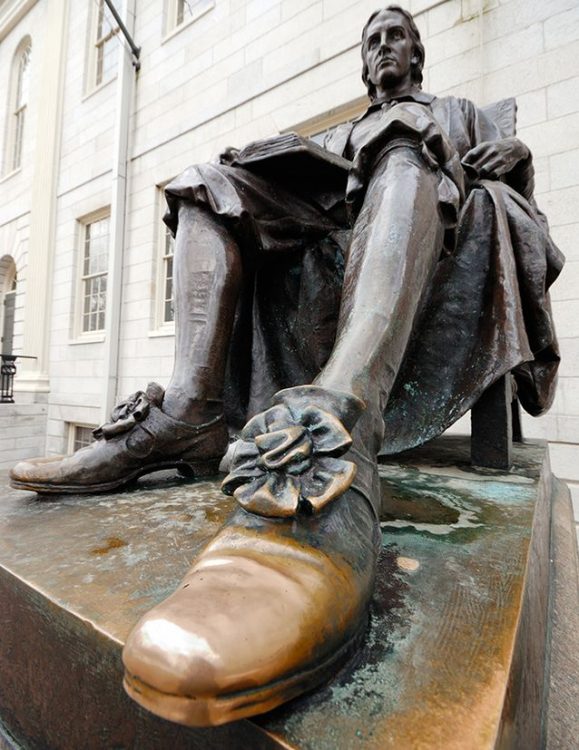 Джон Гарвард, памятник, скульптура, три лжи
