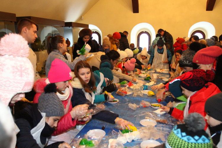 Фестиваль Святого Николая, Святой Николай чигирин резеденция подарки празник дети