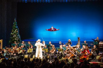 опера в декабре 2018, Дед Мороз