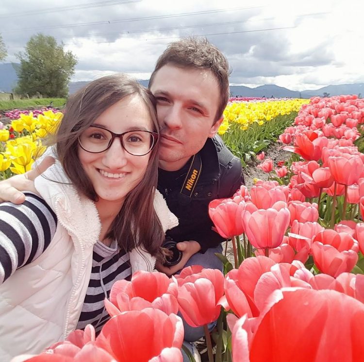  Как украинцам живется в Канаде, Канада, тюльпаны, семейная пара