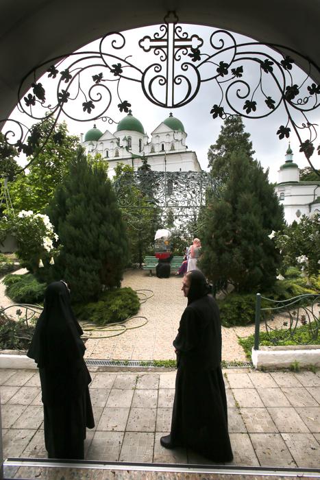 Флоровский монастырь, тайны монастырей