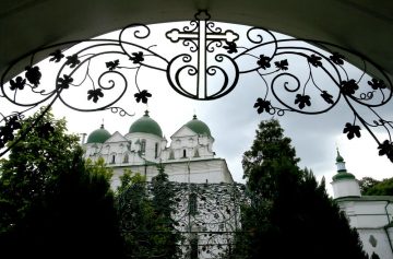 Флоровский монастырь, тайны монастырей
