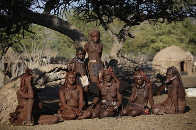 жизнь в Африке в племени химба