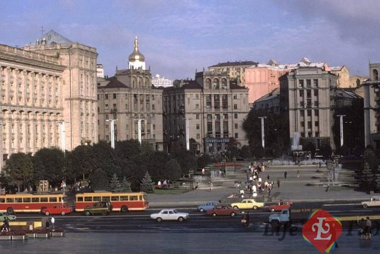 Киев, Майдан, площадь Октябрьской революции