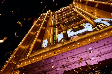 В Киеве новогодние огни на ЦУМе зажег балет Щелкунчик, фасад, универмаг, Новый год, иллюминация